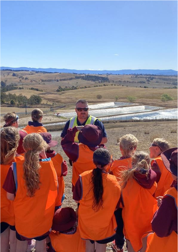 A group of children in orange uniforms

AI-generated content may be incorrect.