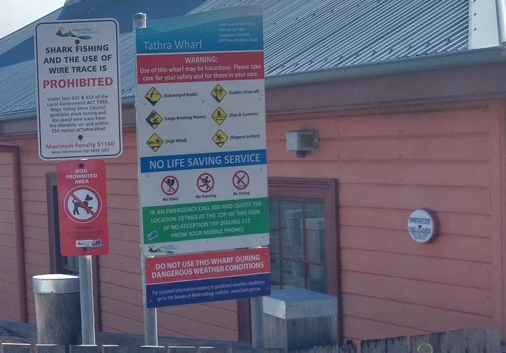 A sign on a pole

AI-generated content may be incorrect.